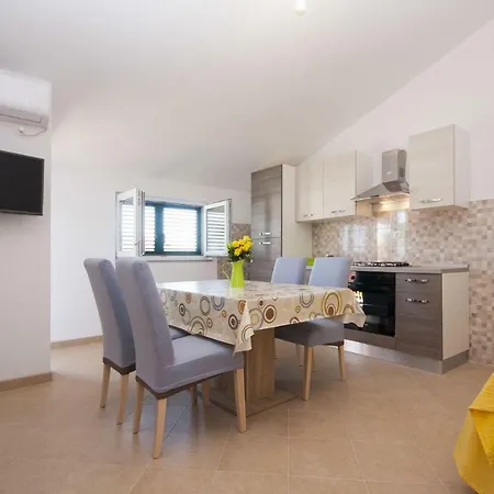 Per - Comfortable Family Grebaštica